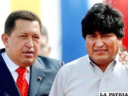 El presidente de Venezuela y Evo Morales en el encuentro de despedida de Fidel Castro.