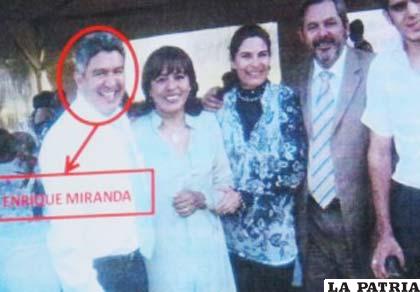 En la foto difundida por la Agencia de Noticias Fides (ANF), Nardy Suxo aparece junto a Jhonny Enrique Miranda