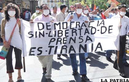 Pese a las masivas movilizaciones y campañas ciudadanas, el Gobierno reafirma carácter punitivo de la Ley 045 que atenta contra la prensa
