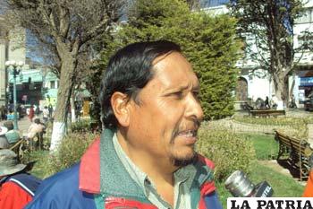 Asambleísta Hugo Ticona, cuestiona un viaje del Gobernador