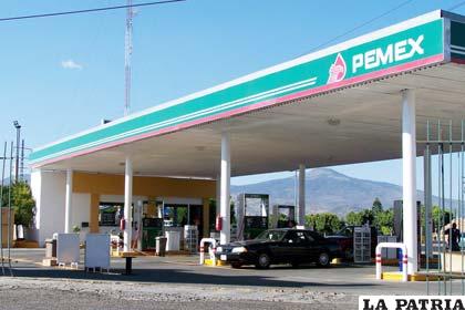 La empresa estatal Petróleos Mexicanos (Pemex) ha cesado de sus cargos a 45 empleados por su supuesta complicidad en el robo de combustibles