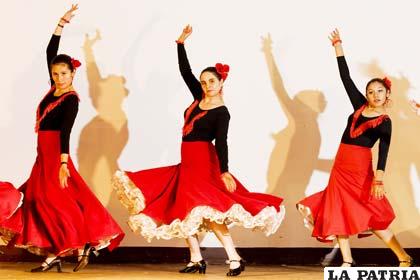 Flecos tacones y palmas se conectan en el baile español al son de las  castañuelas - Periódico La Patria (Oruro - Bolivia)