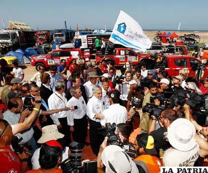El presidente de Chile Sebastián Piñeira, ayer visito a los pilotos y directivos de Rally Dakar en Arica.