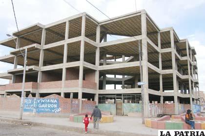 Autoridades definirán conclusión del edificio policial frente a la Terminal