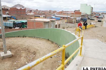Para que funcione esta rampa se debe esperar la culminación de un juicio entre la Alcaldía y el propietario del predio afectado