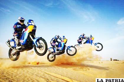 El motociclismo es un espectáculo en el Dakar
