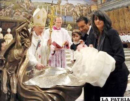 El papa Benedicto XVI pide “redescubrir” la belleza de los sacramentos