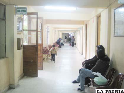 Los pasillos del hospital se vaciaron por el incremento en los aranceles