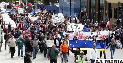 Chile lamenta muerte de dos personas en el primer día de movilizaciones por alza en el precio del gas