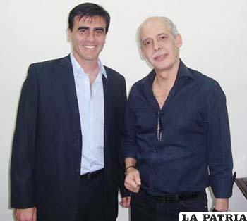 Gustavo Quinteros entrenador del seleccionado nacional de fútbol y el presidente de la FBF Carlos Chávez