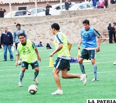 Jugadores de Real Potosí entrenan para el debut con Bolívar en La Paz