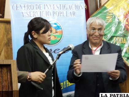 El secretario general de la UTO, Raúl Araoz entregó certificados a promotores de gestión y desarrollo municipal