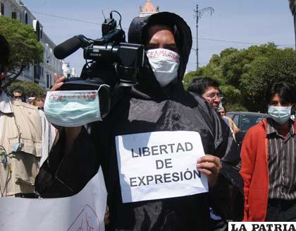 Periodistas son amenazados por defender la libertad de expresión