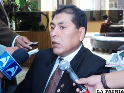 El rector de la Universidad Técnica de Oruro, Ermindo Barrientos