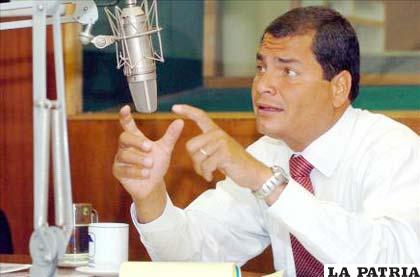 Rafael Correa quiere corregir algunas disposiciones de la Constitución aprobada en 2008