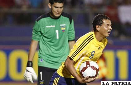 Edwin Cardona marcó, de penalti, el gol de Colombia en el empate 1-1 con Ecuador.