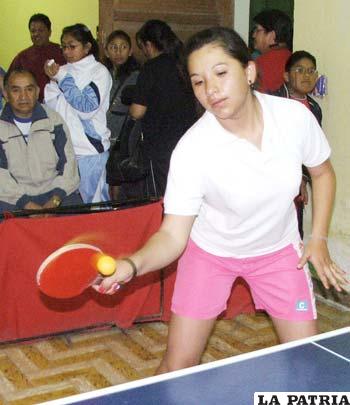 Graciela Mena, tenismesista de Oruro