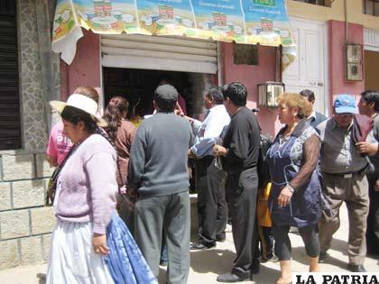 Comerciantes hicieron cerrar negocios de abarrotes por el paro de 24 horas