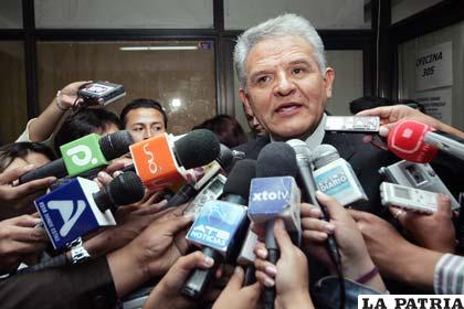 Defensor del Pueblo, Rolando Villena negó haber sido presionado para trabajar con Carlos Núñez del Prado