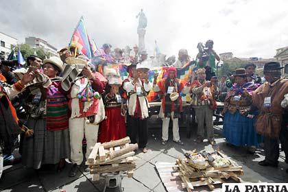 Presidente Evo Morales y el vicepresidente Álvaro García Linera en la conmemoración del Primer Año del Estado Plurinacional de Bolivia