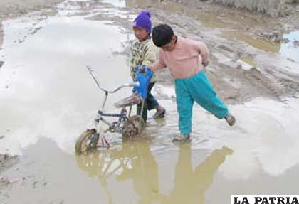 Las aguas estancadas por las lluvias pueden ocasionar cólera, por lo que se iniciaron labores de prevención