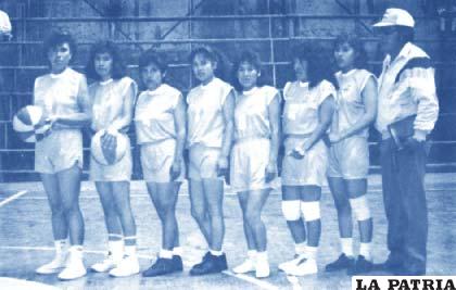 Representación de basquetbol femenino del Círculo de Periodistas Deportivos de Oruro que compitió en la gestión 1993 como invitado en el torneo de ADAPO.