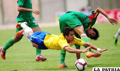 Fue intenso el cotejo que disputaron los seleccionados de Brasil y Bolivia.