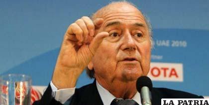 Joseph Blatter, hablo de mejorar los arbitrajes en el futbol mundial.