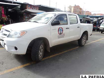 La camioneta de la Gobernación del Departamento que colisionó con un taxi