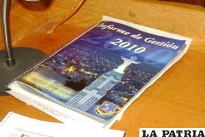 Concejales observan mal diseño y calidad de impresión de la memoria anual