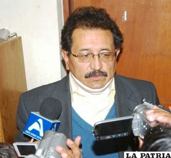 El ex alcalde Edgar Bazán dejó la carceleta judicial luego de más de 40 horas de retención 