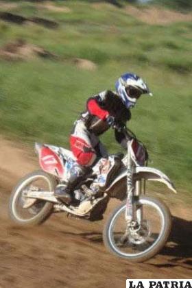 Inician el torneo de motos en Santa Cruz