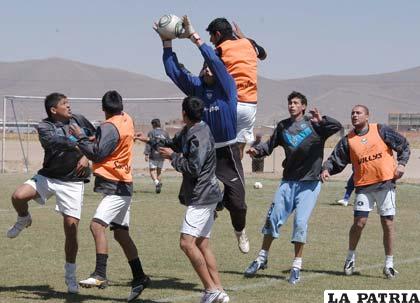 Carlos Lampe y Tobías Albarracín permanecerán en San José