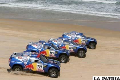 Buena cantidad de autos en el Dakar 2012