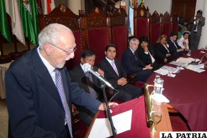 Jorge Von Borries, ex presidente de la Corte Suprema de Justicia, ahora integrante del Tribunal Supremo de Justicia habló en representación de los magistrados posesionados ayer en Sucre