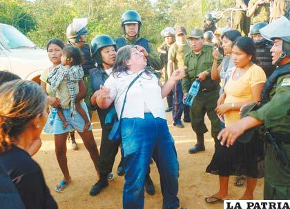 Represión policial contra indígenas del Tipnis(Foto archivo)