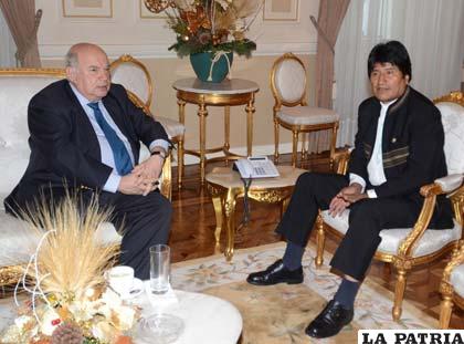 El secretario General de la OEA, el chileno José Miguel Insulza, visitó ayer al presidente Morales