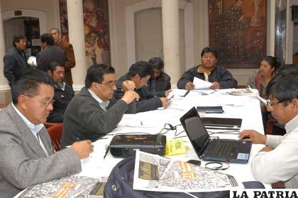 Mesa de trabajo “Desarrollo Económico” enfatizó la seguridad jurídica para el sector empresarial