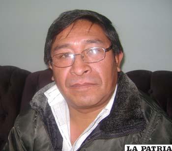 El presidente de la ACFO, Jacinto Quispaya, busca mantener para su institución la compra de metros lineales en determinados sectores de la ruta del Carnaval de Oruro