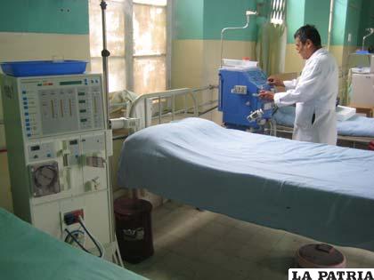 El servicio de hemodiálisis del Hospital General precisa de profesionales y de un adecuado mantenimiento