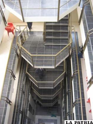 Nueva infraestructura de la Dirección Departamental de Educación consta de seis pisos 