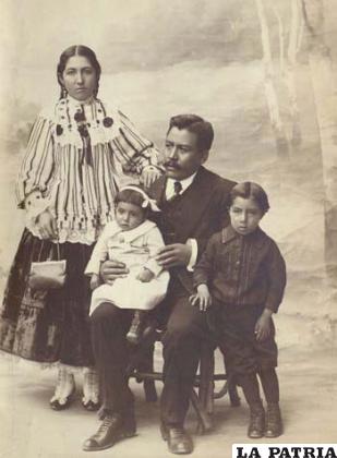 Portillo, su esposa Filiberta Lazcano y dos de sus retoños