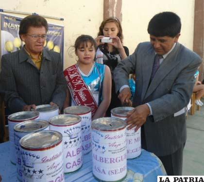 Niños del Instituto Integral “Auza Arnez” donan más de 3.000 bolivianos para adolescentes del Albergue “Mi Casa”