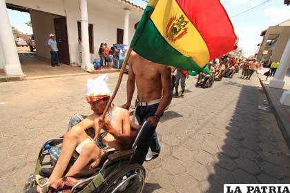 Caravana de personas con discapacidad se aproxima a la capital valluna