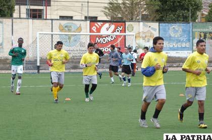 Entrenamiento del equipo de Oruro Royal
