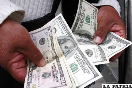 El tipo de cambio del boliviano respecto del dólar lastima la economía de los empresarios bolivianos