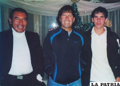 Almaraz, Dupleich y Pinto durante la cena de camaradería