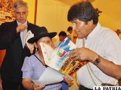 El Presidente Morales volvió a insistir en que se debe terminar con la subvención a los carburantes durante una intervención en la cumbre social que se efectuó en Cochabamba