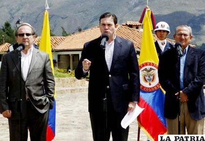 El ministro ecuatoriano de Defensa, Javier Ponce, admitió la presencia de las FARC