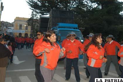 Inusual: Los músicos en huelga y los sistemas de amplificación tomaron su lugar durante los ensayos de los danzarines rumbo al Carnaval 2012